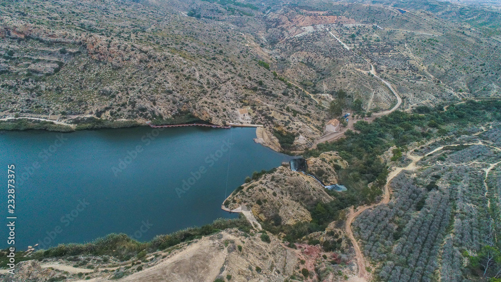 Obraz premium Mountains and lake from drone view 
