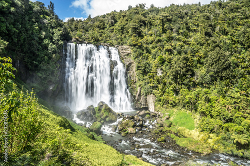 Fototapeta Naklejka Na Ścianę i Meble -  Waterfall in green forest