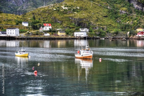 Moskenes, Moskenesøya, Hafen, Lofoten, Fähre, Fährhafen, Fähranleger, Bodø, Nordland, Norwegen, Hafenbecken, Schiff, Boot, Fischerboot, Haus, Wohnhaus, photo