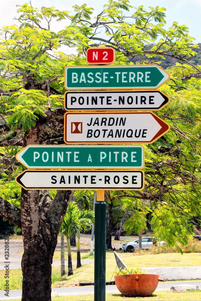 Guadeloupe, panneaux de signalisation à Deshaies