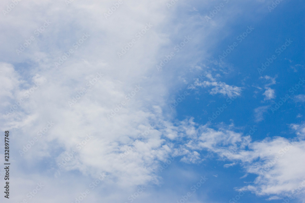 Obraz premium blue sky with white clouds