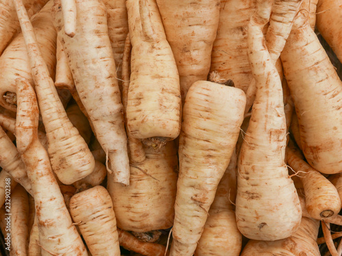 Foto Close up of a pile of parsnips