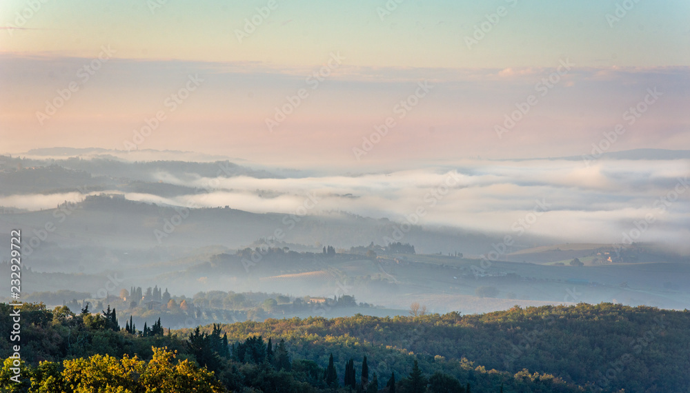 Fototapeta premium Onde di nebbia