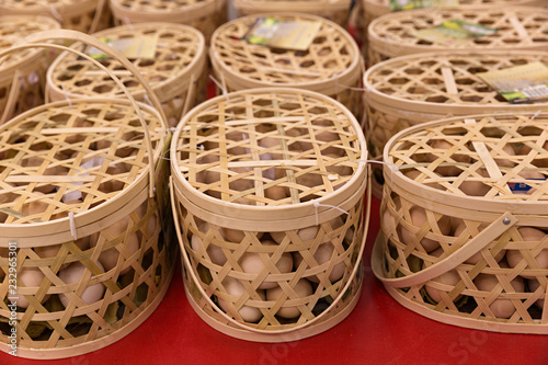 Venta de huevos frescos en China. © Lola Fdez. Nogales