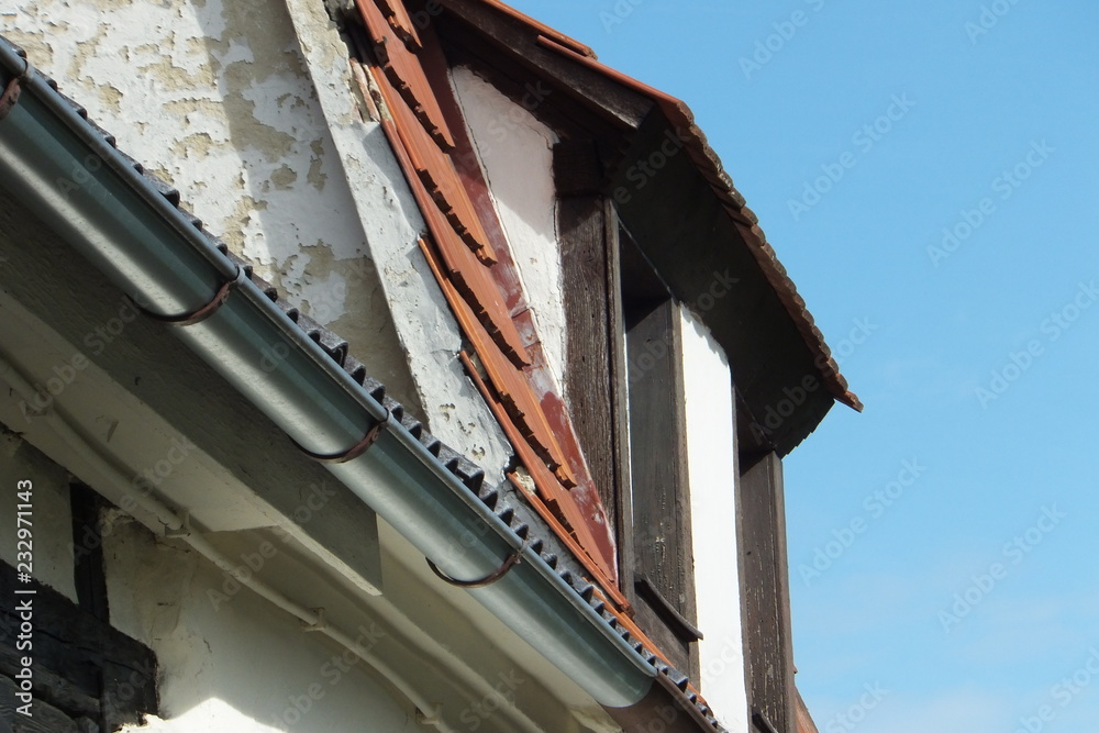 Renovierungsbedürftige Dachgaupe