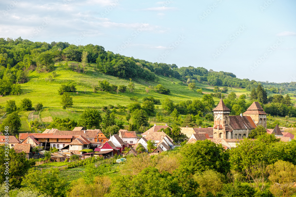 Kirchenburg und Dorflandschaft in Wurmloch (Valea Viilor), Siebenbürgen, Rumänien