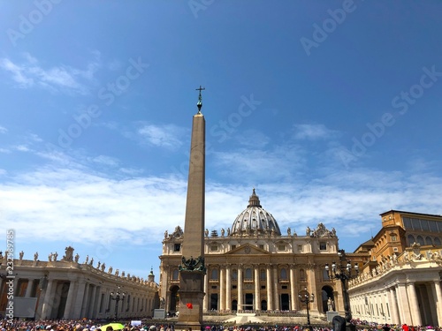 Vista di San Pietro con cielo blu, Città del Vaticano, Roma