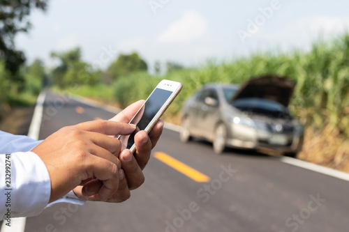 Obraz na plátne Businessman calling for assistance with his car broken