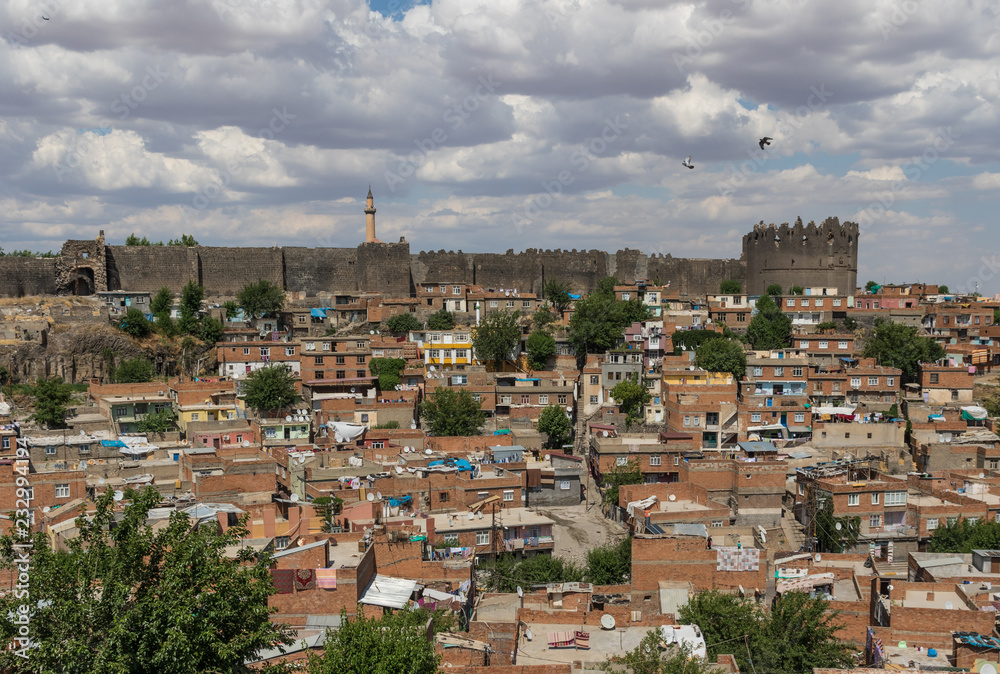 Obraz premium Diyarbakir, Turkey - considered the unofficial capital of theTurkish Kurdistan, Diyarbakir is an amazing city with tastes from different cultures, and famous for its Unesco World Heritage walls