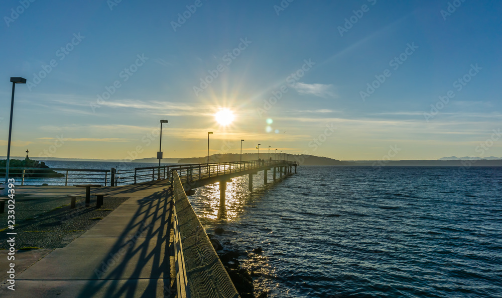 Fototapeta premium Sun Over Pier
