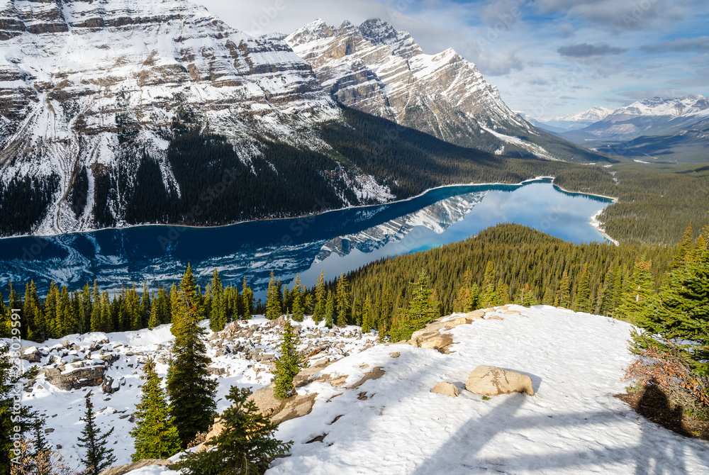 Φωτογραφία Turquoise Peyto Lake with reflection of Canadian Rocky Mountain in Alberta, Canada