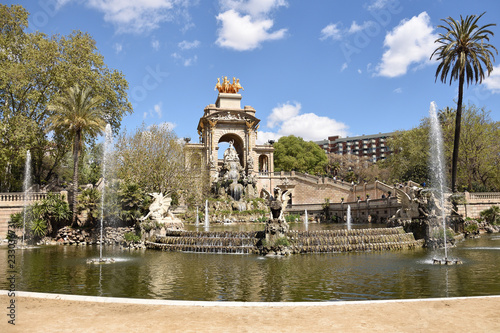 Cascada monumentalna fontanna w parku ciutadella Barcelona, ​​Hiszpania.