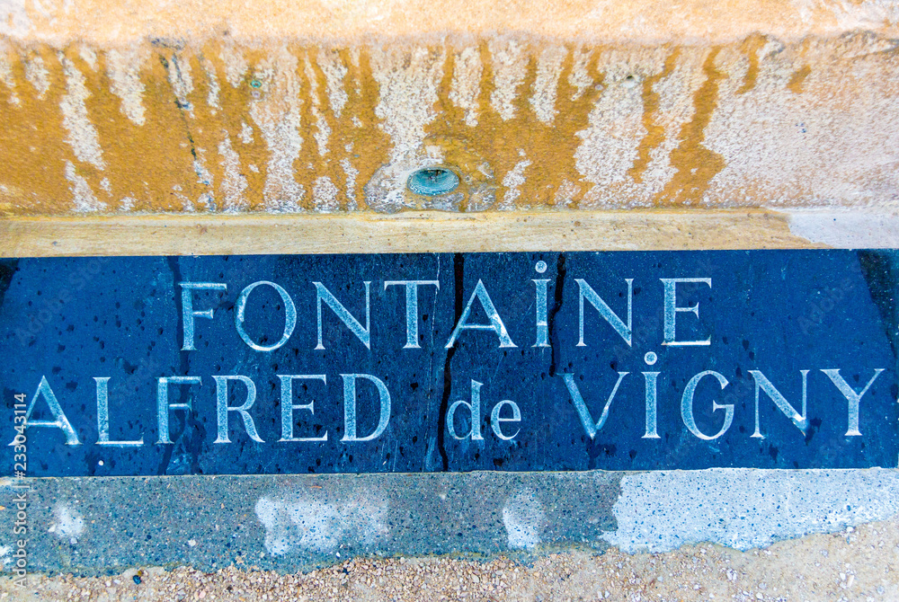 Fototapeta premium Fuente en plaza