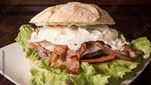 Hamburguer with fried egg and bacon