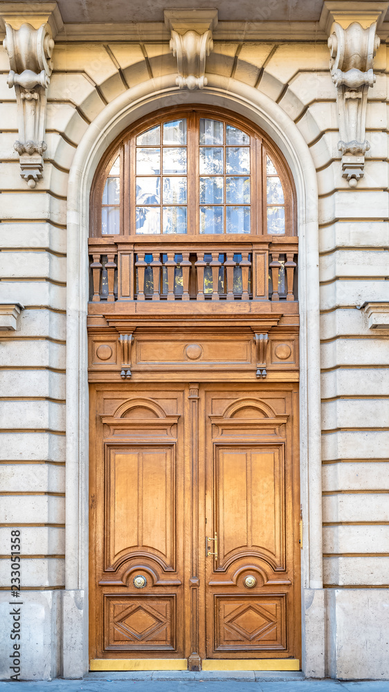 Obraz premium Paris, old wooden door boulevard des Batignolles, beautiful entry porch