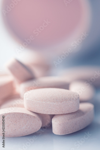 Obraz na płótnie Vitamin supplement pills