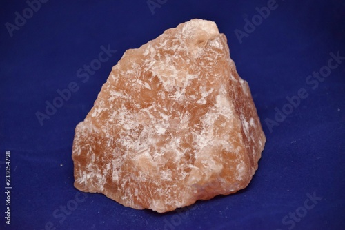 Naturalna bryła soli kamiennej