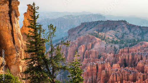 Canvas Print Early Morning Hike on Peek-A-Boo Trail near Bryce Point - Bryce Canyon