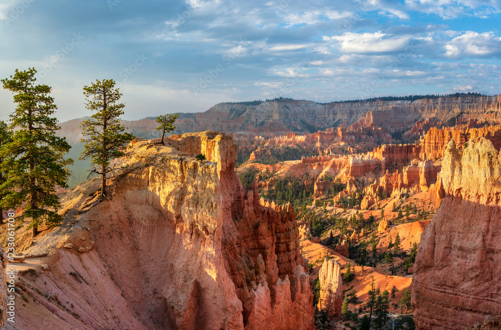 Early Morning view of the Navajo Loop Trail from the Bryce Canyon rim Early Morning view of the Navajo Loop Trail from the Bryce Canyon rim