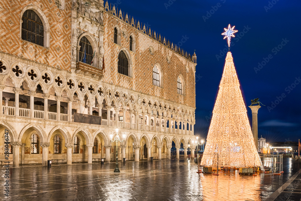 Fototapeta premium Dekoracje świąteczne w Wenecji, Włochy