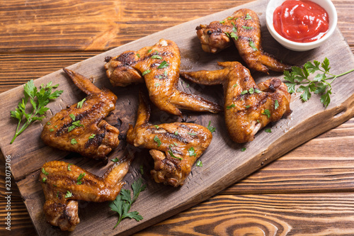 Grilled chicken wings with tomato sauce