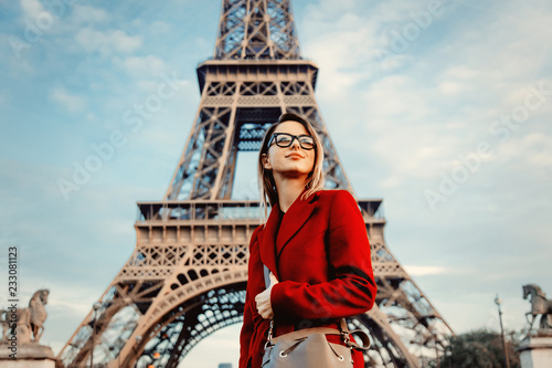 Canvas Print Style redhead girl in red coat and bag at parisian street with view at Eiffel to