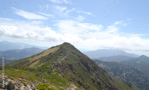 至仏山から見る小至仏山