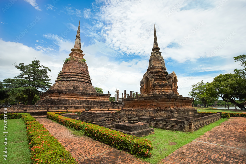 Fototapeta premium UNESCO World Heritage site Wat Sa Si in Sukhothai.