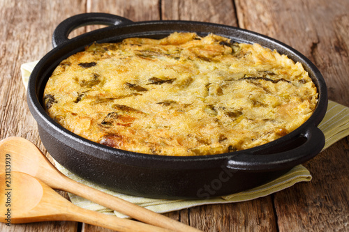 Valokuva Healthy dietary English food Bubble & Squeak from baked mashed potatoes with cabbage and Brussels sprouts