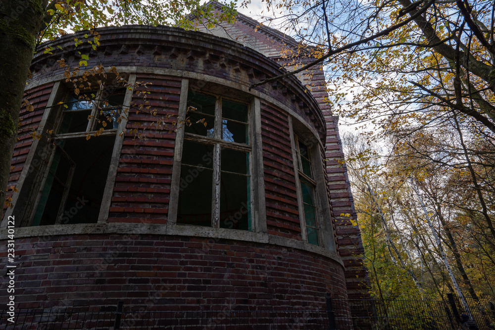 Obraz premium An old House