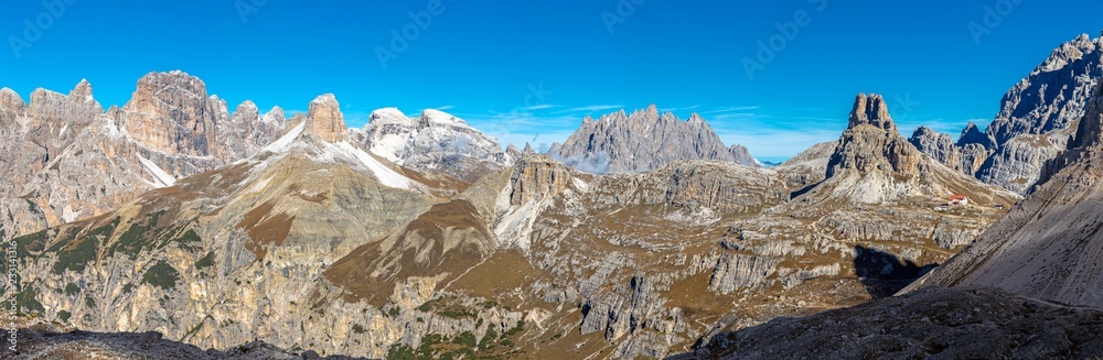 Aussicht von den Drei Zinnen Richtung Süden, Dolomiten, Südtirol 