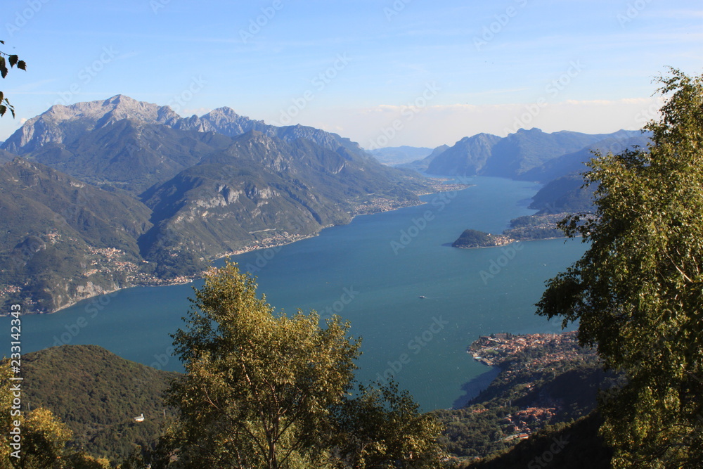 Obraz premium Zauberhafter Lario / Blick vom Monte Grona auf den Comer See