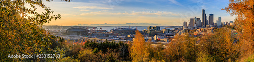 Fototapeta Naklejka Na Ścianę i Meble -  Panorama of Seattle downtown skyline sunset view in the fall from Dr. Jose Rizal Park