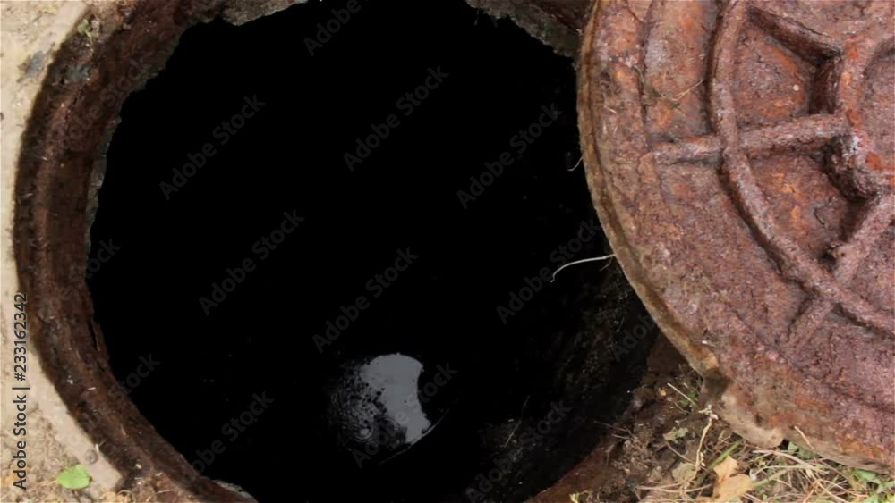 open sewage pit,open the sewer hatch on the street