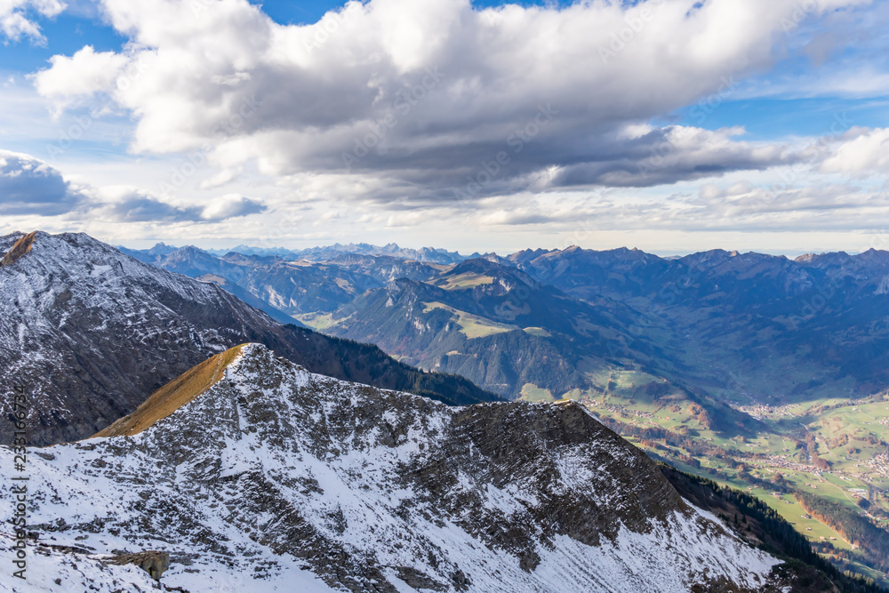 Fototapeta premium Blick auf die Schweizer Alpen – Berner Oberland, Schweiz
