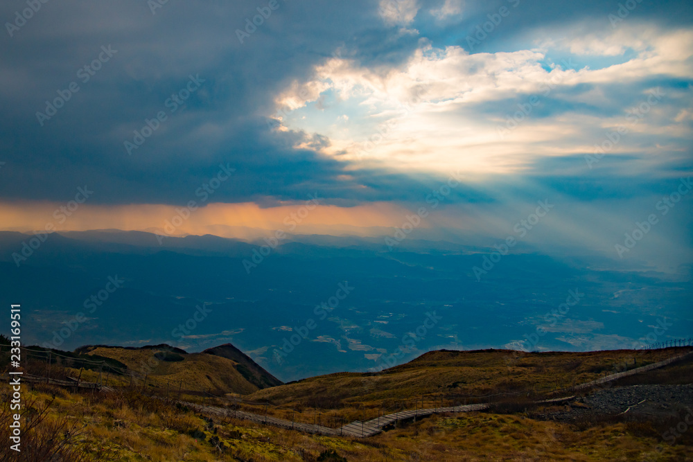 鳥取県大山の頂上にて空と雲が美しい