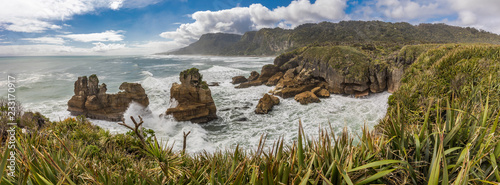 Obraz na płótnie Punakaiki Pancake Rocks with blowholes in the Paparoa National Park, New Zealand