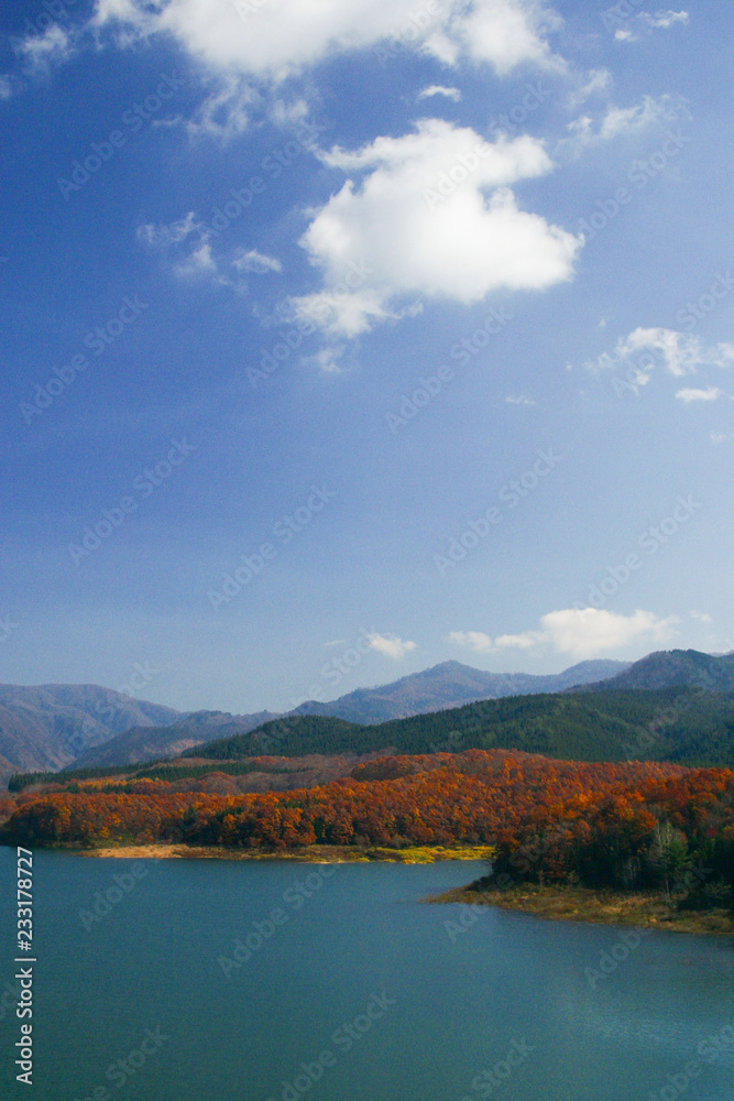 秋晴れの宝仙湖