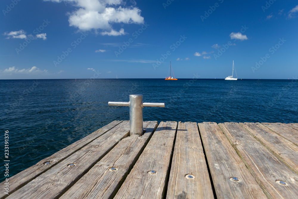 Fototapeta premium Caribbean sea and wood pier