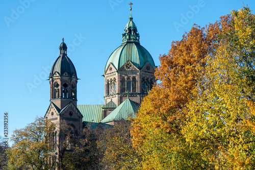 München - Kirche St. Lukas im Lehel photo