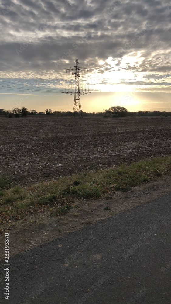Obraz premium Sonnenuntergang am Feld 