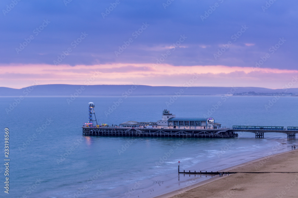 UK England Cornwall Bournemouth Pier zur blauen Stunde Sonnenuntergang