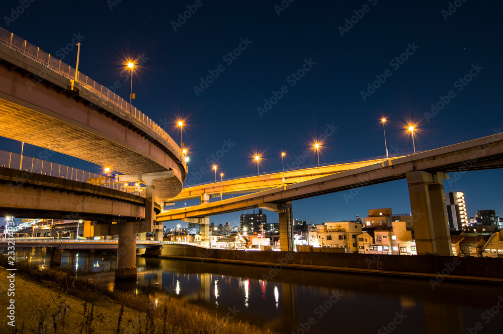 Fototapeta premium 夜の高速道路