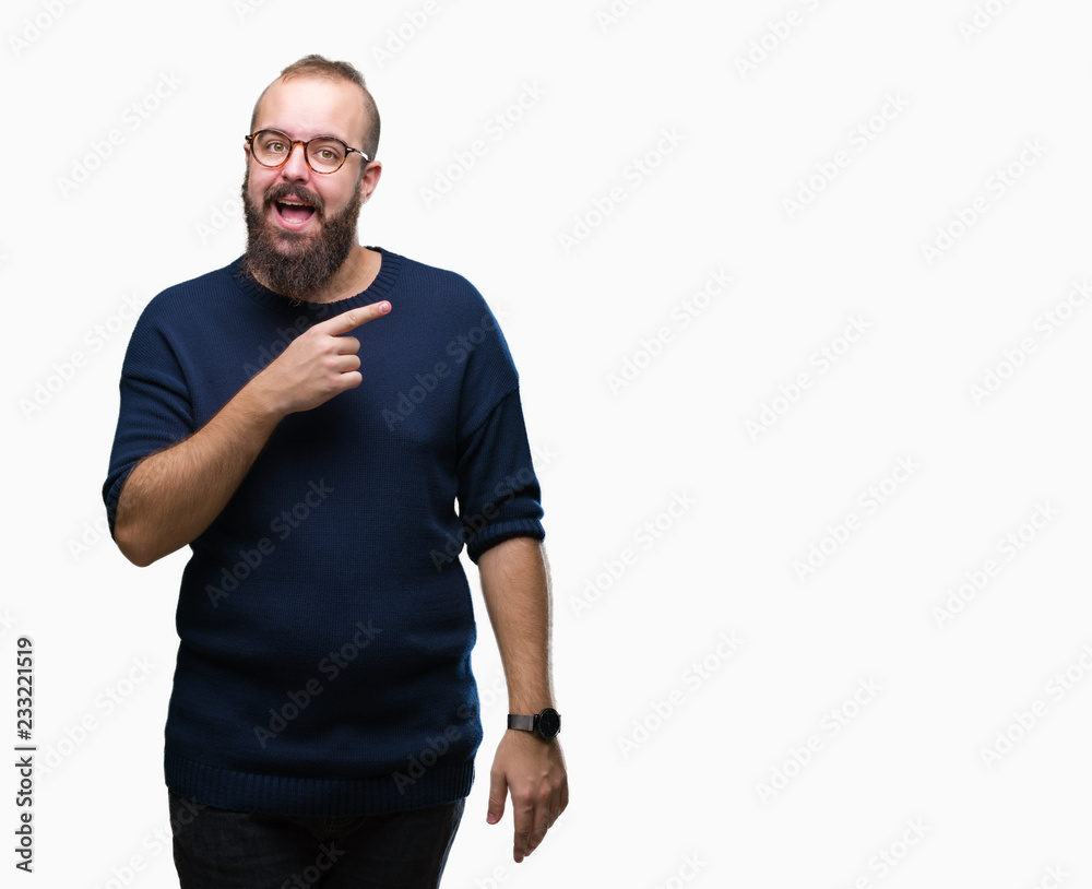 Young caucasian hipster man wearing sunglasses over isolated background cheerful with a smile of face pointing with hand and finger up to the side with happy and natural expression on face Young caucasian hipster man wearing sunglasses over isolated background cheerful with a smile of face pointing with hand and finger up to the side with happy and natural expression on face