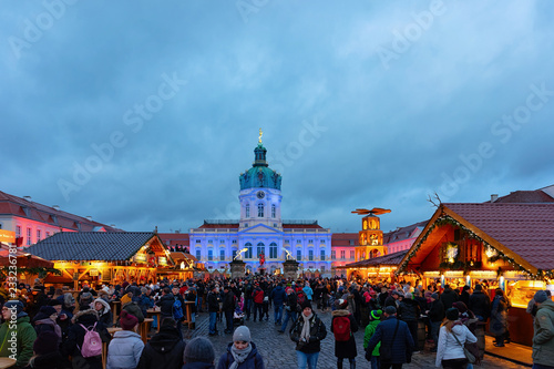 Cuadro en lienzo Night Christmas Market Charlottenburg Palace Winter Germany Berlin