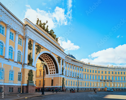 Fotografia Arch of General Staff Building at Palace Square Saint Petersburg