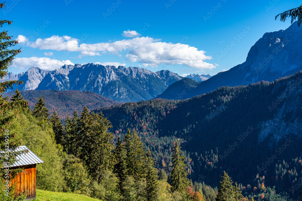 Deutschland - Bayern - Landschaft zwischen Garmisch und Wamberg