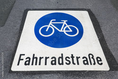 Asphaltschild Fahrradstrasse