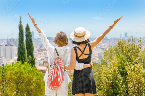 Photography Happy friends tourists having fun in Barcelona park