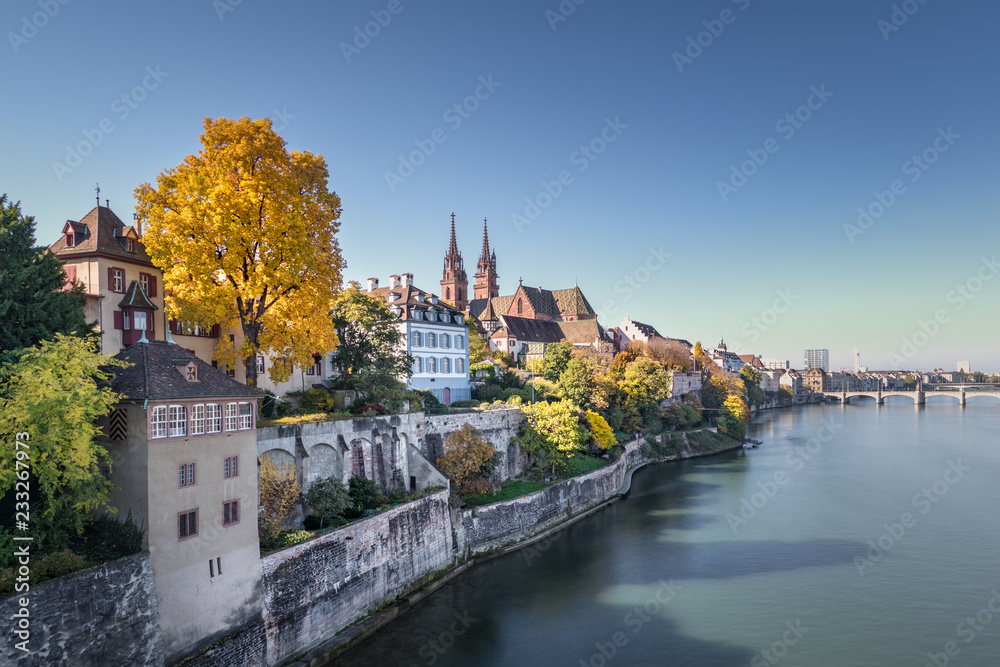 Alt Basel im Herbst, von der Wettsteinbrücke aus gesehen.